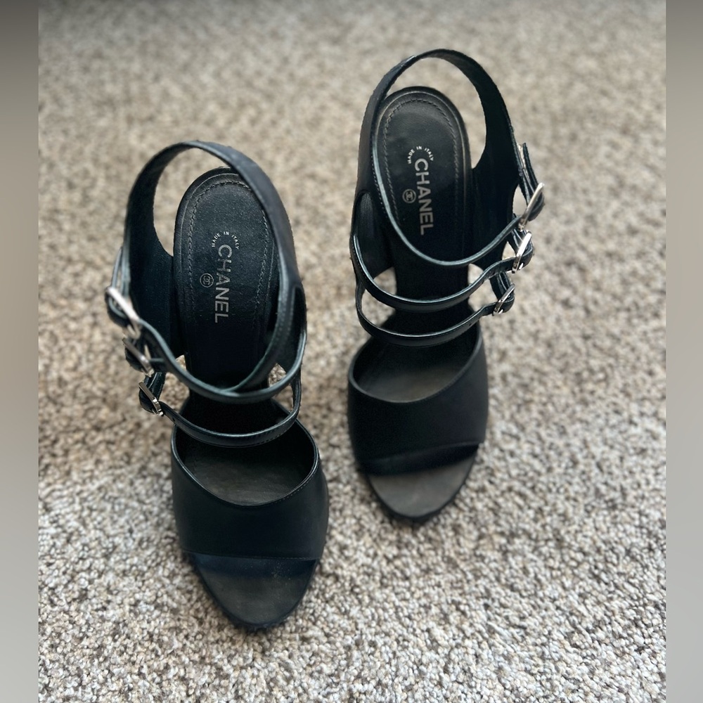 CHANEL BLACK CC SANDAL : Titanium Block 100mm 4inch Heel . Lambskin Leather:$700